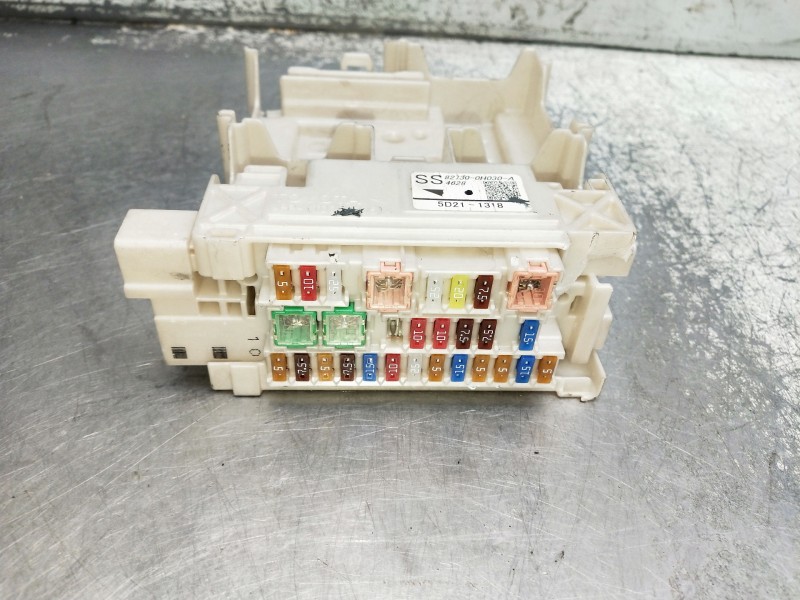 Recambio de caja reles / fusibles para toyota aygo referencia OEM IAM 821300H030A 5D211318 