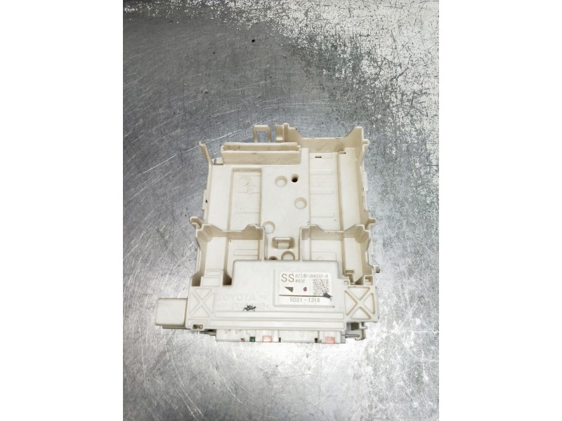 Recambio de caja reles / fusibles para toyota aygo referencia OEM IAM 821300H030A 5D211318 