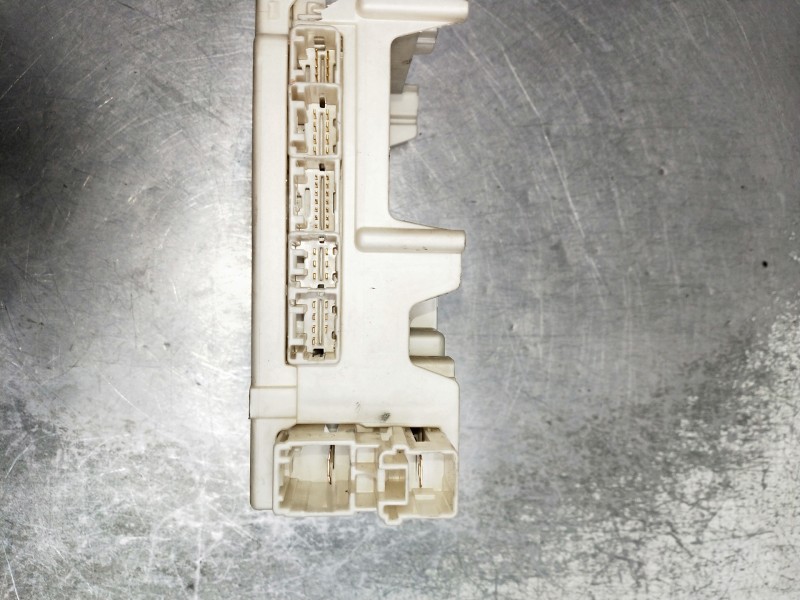 Recambio de caja reles / fusibles para toyota aygo referencia OEM IAM 821300H030A 5D211318 