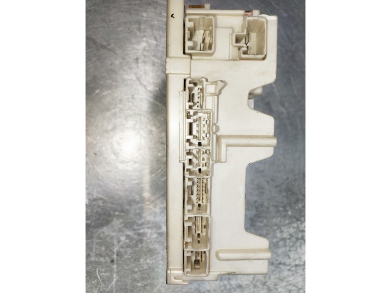 Recambio de caja reles / fusibles para toyota aygo referencia OEM IAM 821300H030A 5D211318 