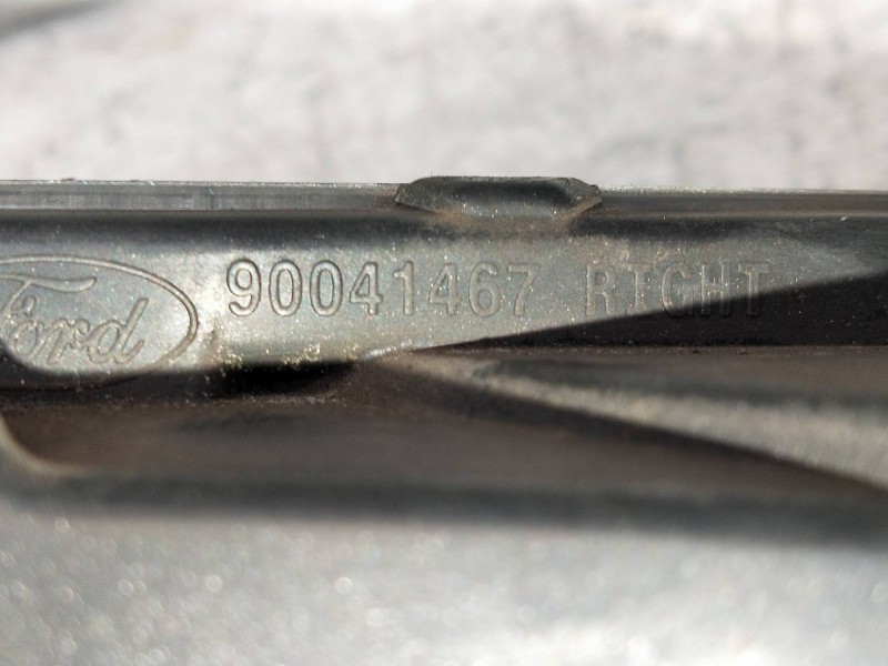 Recambio de faro antiniebla derecho para ford focus turn. referencia OEM IAM 90041467  