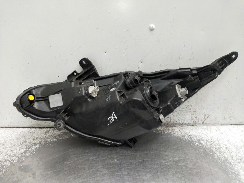Recambio de faro derecho para toyota aygo referencia OEM IAM   