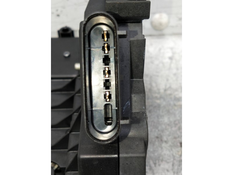 Recambio de motor cierre centralizado trasero derecho para ford focus turn. referencia OEM IAM BM5AA26412AG  5P