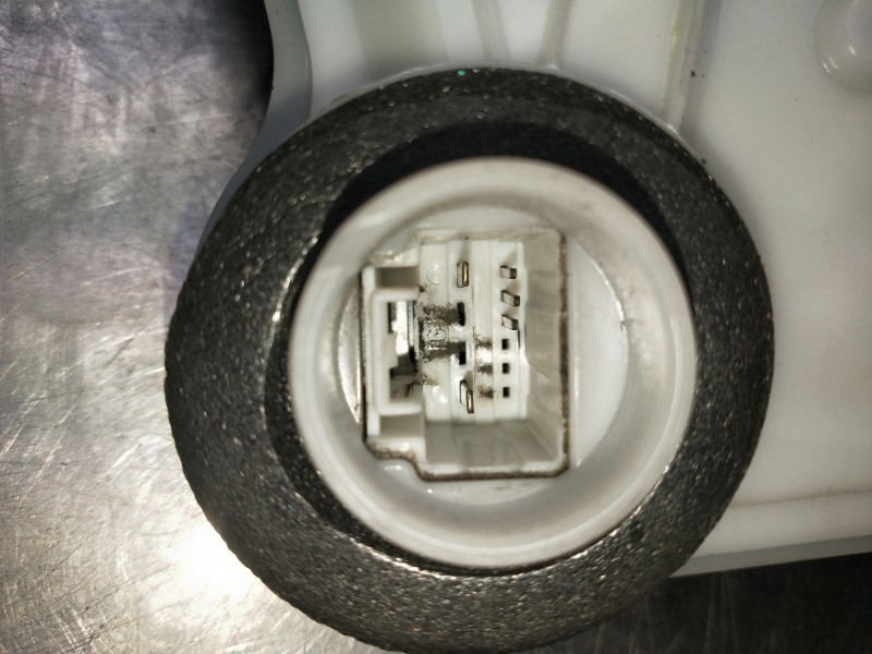 Recambio de motor cierre centralizado delantero izquierdo para toyota aygo referencia OEM IAM   5P