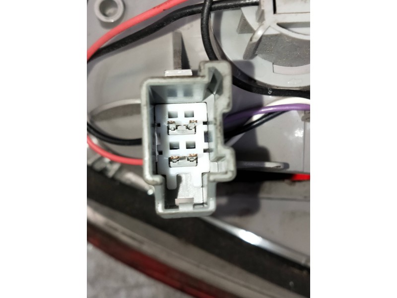 Recambio de piloto trasero derecho interior para ford focus turn. referencia OEM IAM F1EB13A602BA  