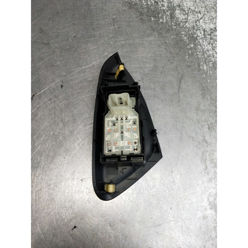 Recambio de mando elevalunas delantero derecho para toyota aygo referencia OEM IAM CZ1140G57A R193114 5P