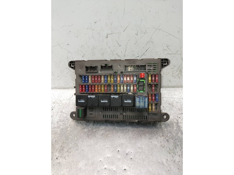 Recambio de caja reles / fusibles para land rover freelander referencia OEM IAM UWC500211 27VTCCU 53070143B