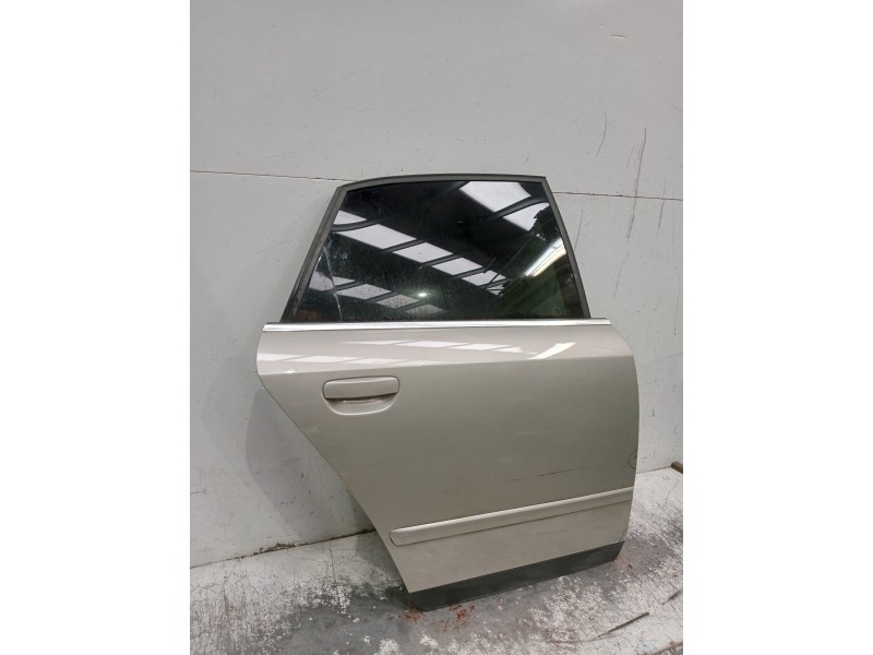 Recambio de puerta trasera derecha para audi a4 berlina (8e) referencia OEM IAM   5P