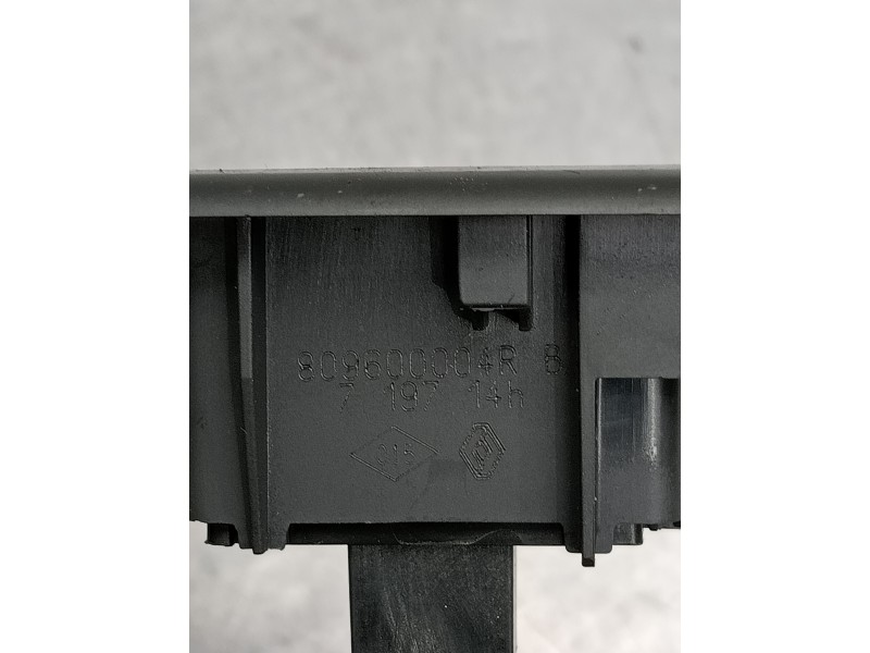 Recambio de mando elevalunas delantero derecho para renault laguna grandtour iii 2.0 dci referencia OEM IAM 809600004R  5P