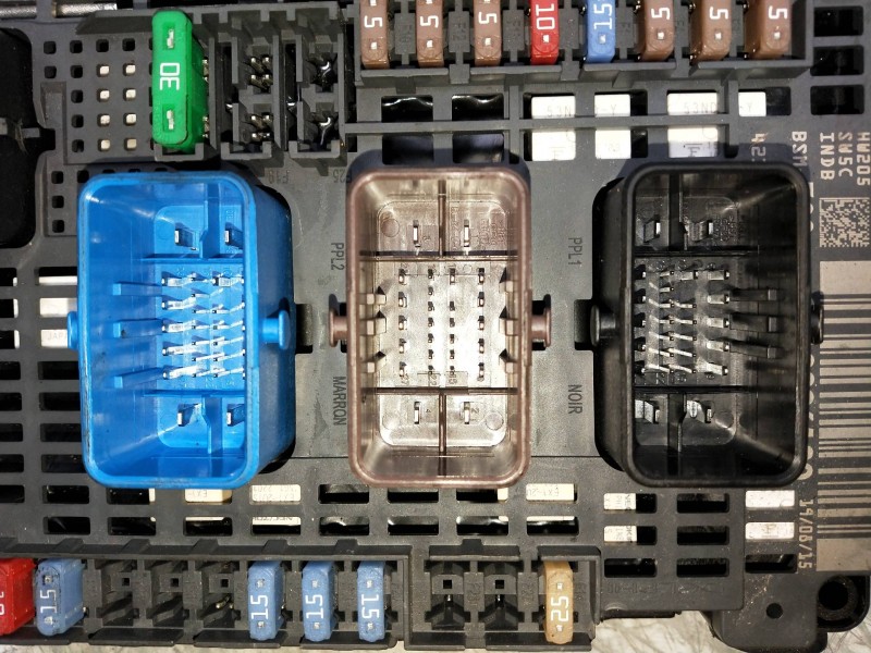 Recambio de caja reles / fusibles para citroen c4 picasso referencia OEM IAM   