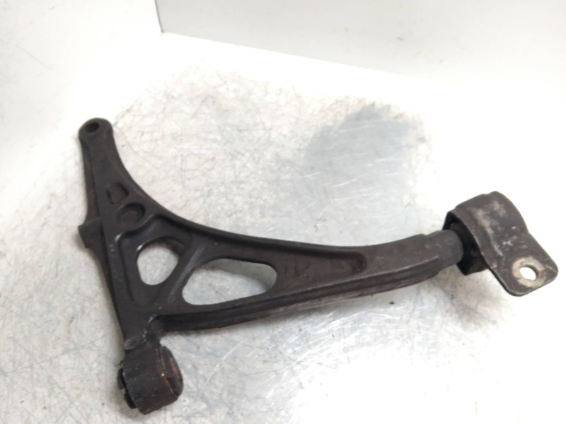 Recambio de brazo suspension inferior delantero derecho para peugeot 405 berlina referencia OEM IAM   