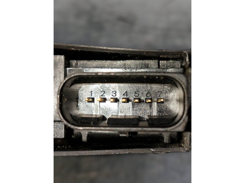 Recambio de motor cierre centralizado trasero izquierdo para citroen c4 picasso referencia OEM IAM 9010310880  5P