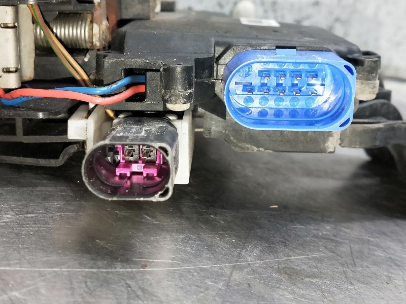 Recambio de motor cierre centralizado delantero derecho para volkswagen touareg (7la) referencia OEM IAM 3D1837016A 991625101 5P