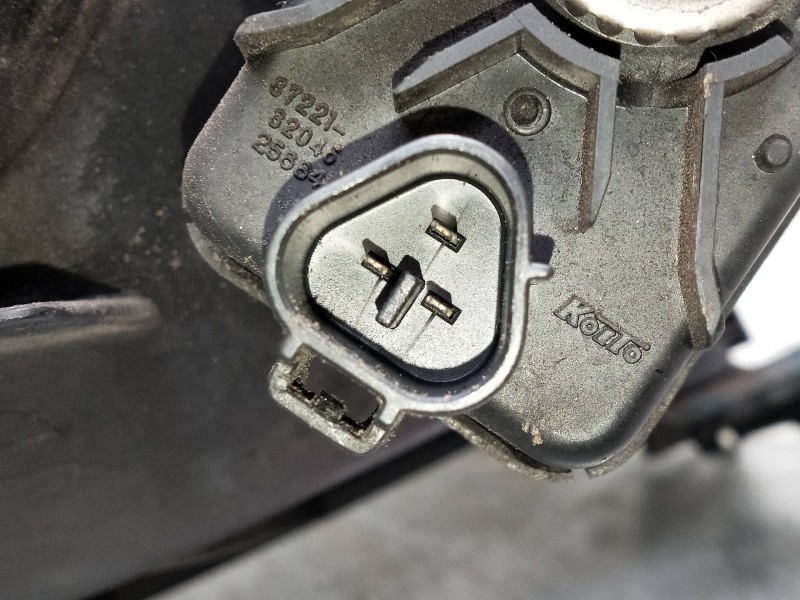 Recambio de faro izquierdo para toyota rav 4 (a2) referencia OEM IAM   PARA PULIRLO