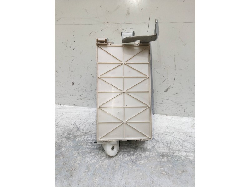 Recambio de caja reles / fusibles para toyota rav 4 (a2) referencia OEM IAM 0J160349 8273342080 