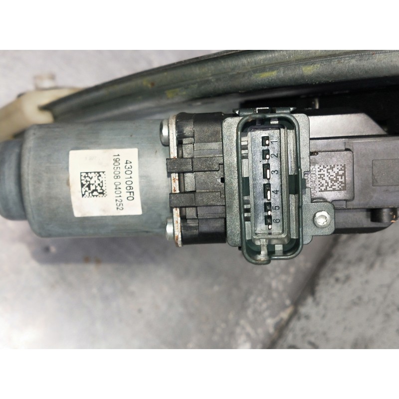 Recambio de elevalunas trasero derecho para renault megane iv berlina 5p referencia OEM IAM 430106F0 1905080401252. C89711100 5P