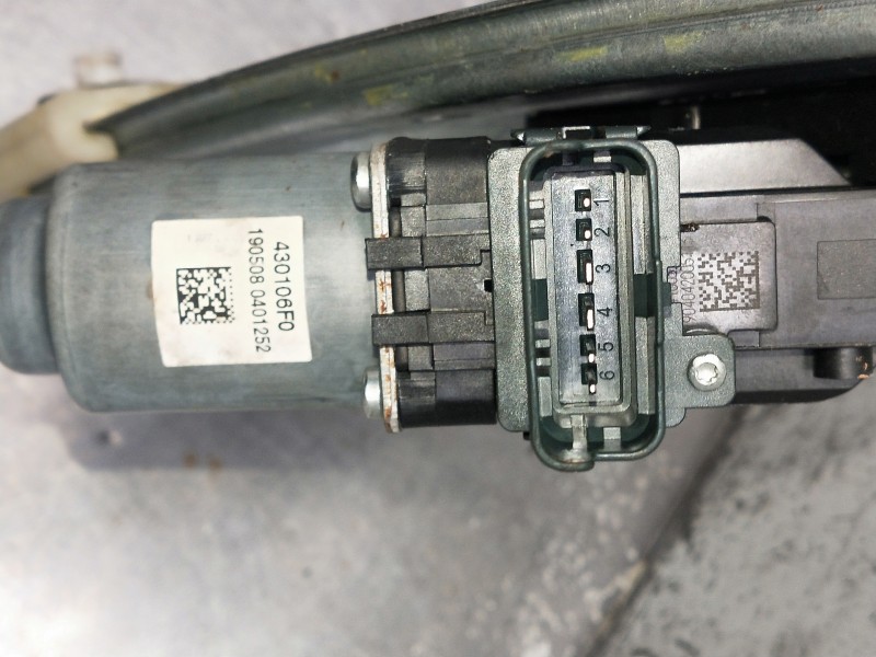 Recambio de elevalunas trasero derecho para renault megane iv berlina 5p referencia OEM IAM 430106F0 1905080401252. C89711100 5P