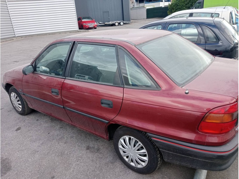 opel astra f berlina del año 1996