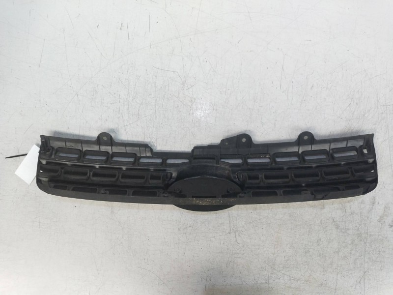 Recambio de rejilla delantera para kia sportage 2.0 crdi referencia OEM IAM   