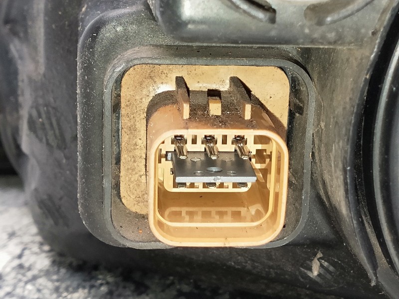 Recambio de faro derecho para chevrolet lacetti se referencia OEM IAM   