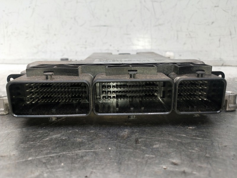 Recambio de centralita motor uce para renault clio iv referencia OEM IAM 0281032811  
