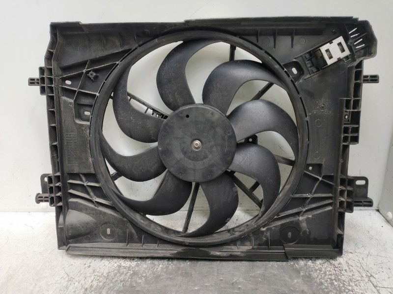 Recambio de electroventilador para renault clio iv referencia OEM IAM 214818009R  
