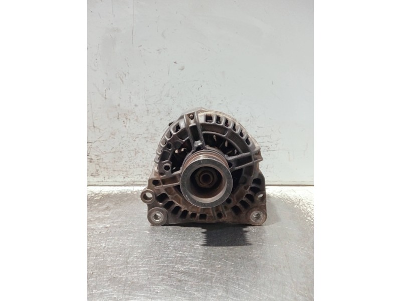 Recambio de alternador para volkswagen polo berlina (6n2) referencia OEM IAM 037903025L 0124315005 