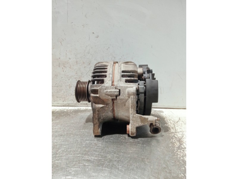 Recambio de alternador para volkswagen polo berlina (6n2) referencia OEM IAM 037903025L 0124315005 