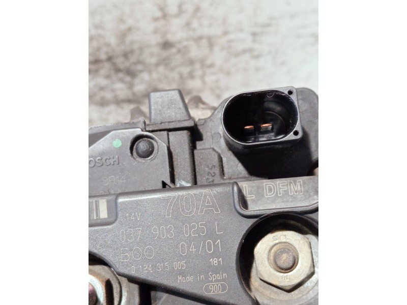 Recambio de alternador para volkswagen polo berlina (6n2) referencia OEM IAM 037903025L 0124315005 