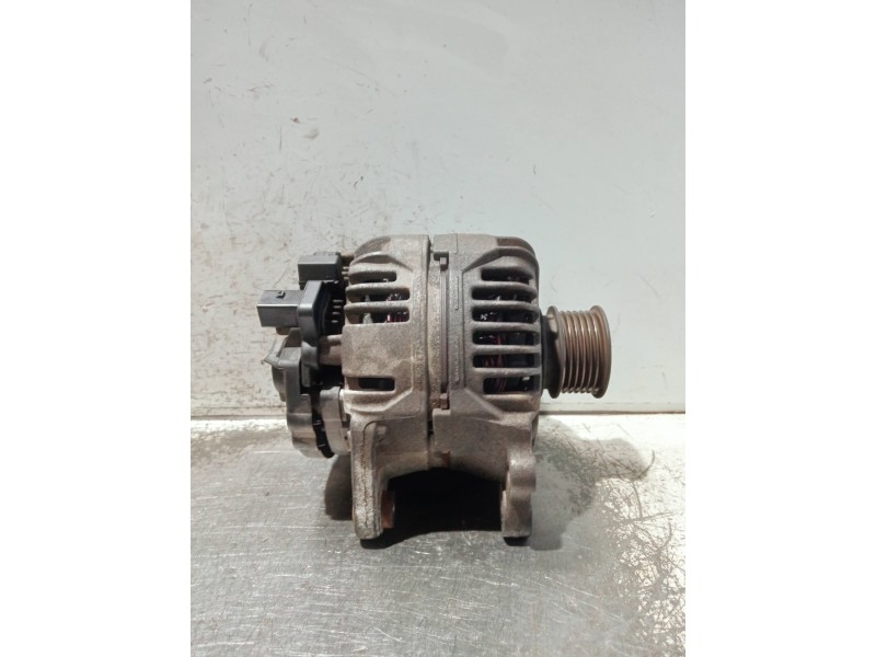Recambio de alternador para volkswagen polo berlina (6n2) referencia OEM IAM 037903025L 0124315005 