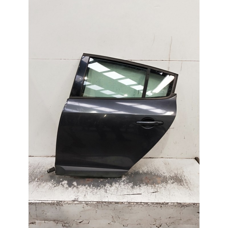 Recambio de puerta trasera izquierda para renault megane iii berlina 5 p referencia OEM IAM   5P