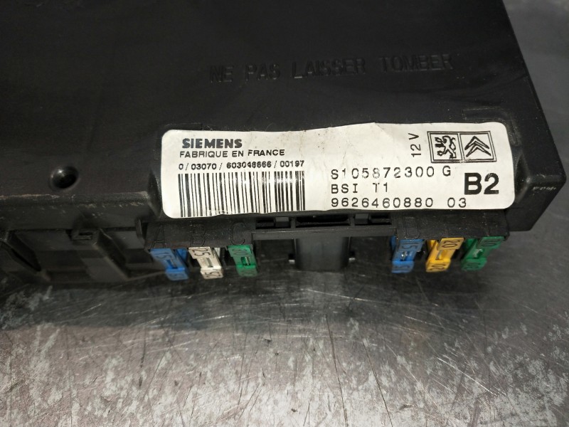 Recambio de caja reles / fusibles para peugeot 206 berlina referencia OEM IAM 962646088003  