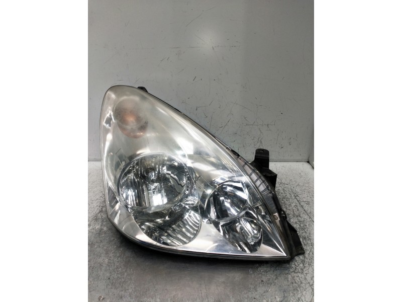 Recambio de faro derecho para toyota corolla verso (r1) referencia OEM IAM 7357230400  