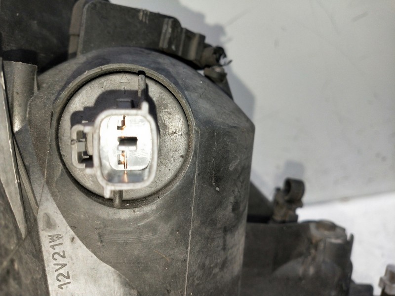 Recambio de faro derecho para toyota corolla verso (r1) referencia OEM IAM 7357230400  