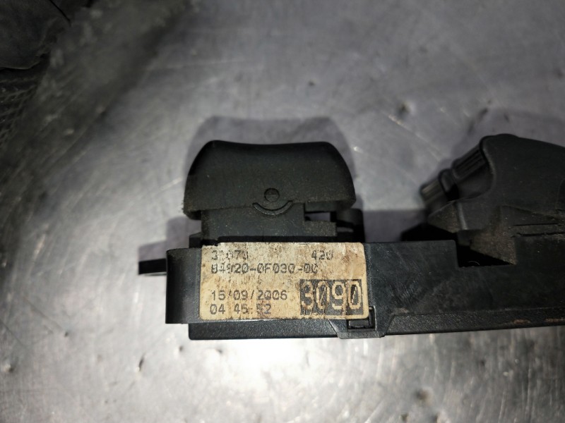 Recambio de mando elevalunas delantero izquierdo para toyota corolla verso (r1) referencia OEM IAM 370C73C25B06 848200F030 