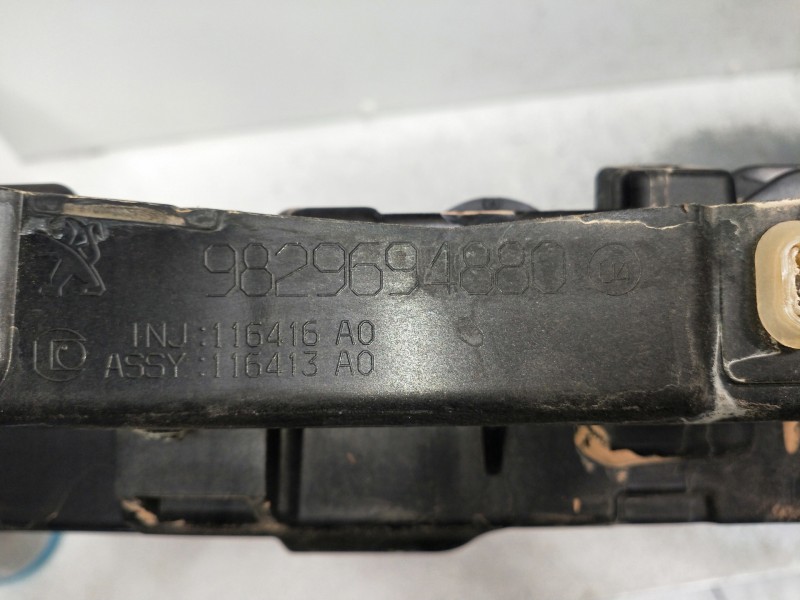 Recambio de panel frontal para peugeot 208 (p2) referencia OEM IAM 9829694880  