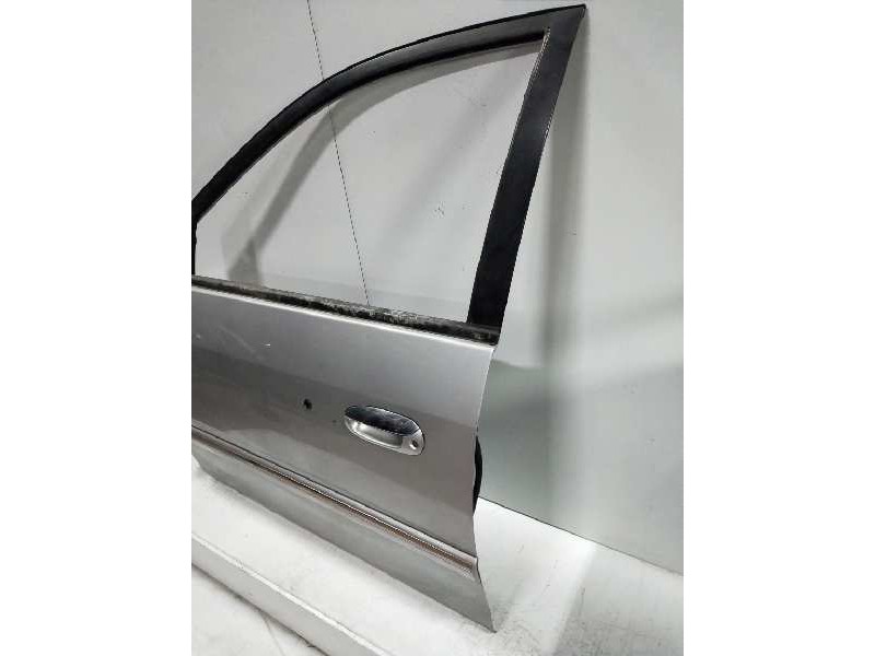 Recambio de puerta delantera izquierda para kia carens 2.0 turbodiesel cat referencia OEM IAM   