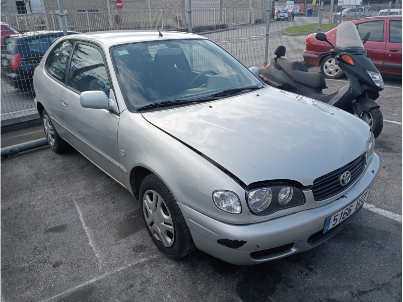 toyota corolla (e11) del año 2000