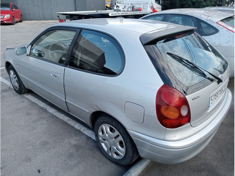 toyota corolla (e11) del año 2000
