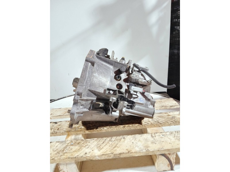 Recambio de caja cambios para peugeot 208 (p2) referencia OEM IAM 20V256 1863692 6V