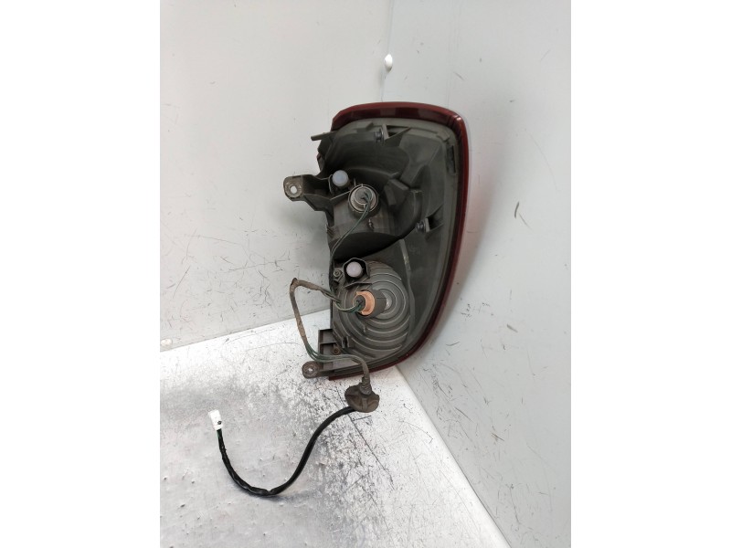 Recambio de piloto trasero izquierdo para subaru legacy familiar/outback b13 (bp) referencia OEM IAM 22020952 A045053 