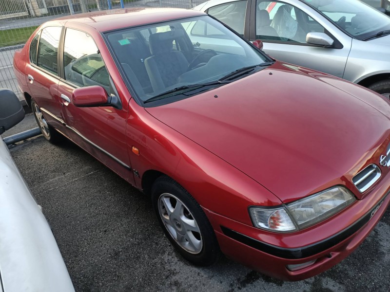 nissan primera berlina (p11) del año 2000