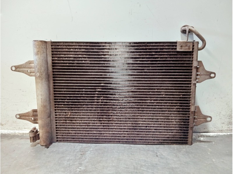 Recambio de condensador / radiador aire acondicionado para volkswagen polo (9n3) referencia OEM IAM 6Q0820411J  