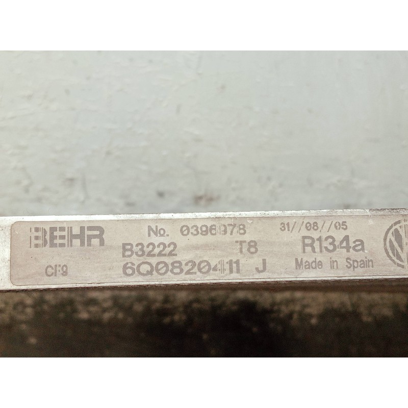 Recambio de condensador / radiador aire acondicionado para volkswagen polo (9n3) referencia OEM IAM 6Q0820411J  