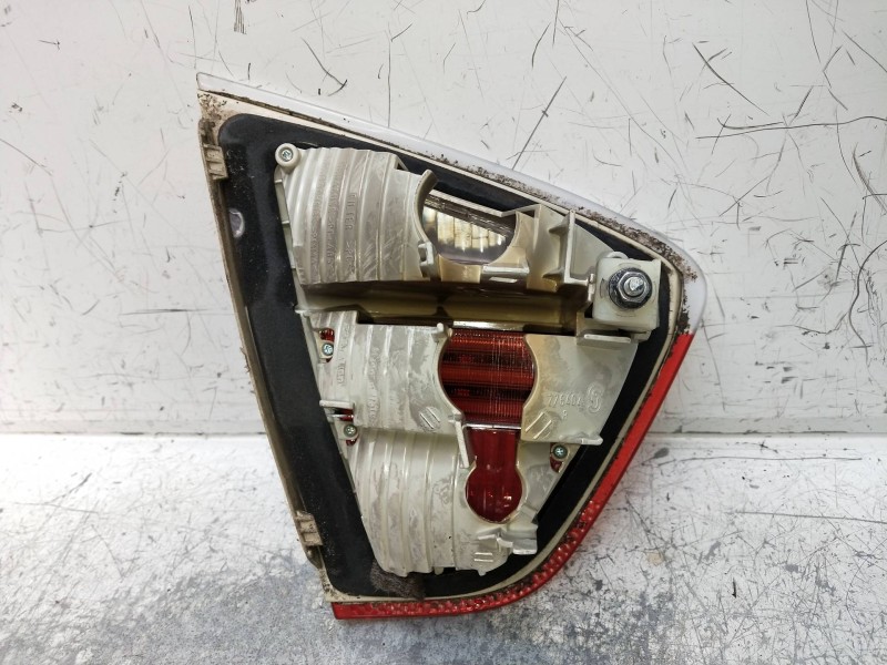 Recambio de piloto trasero derecho interior para bmw serie 3 berlina (e90) referencia OEM IAM 6937460  