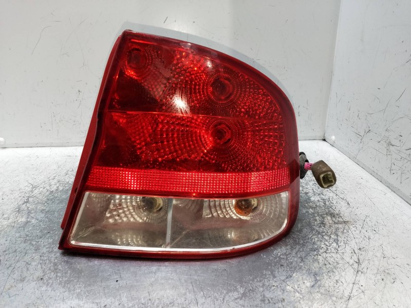 Recambio de piloto trasero derecho para chevrolet kalos referencia OEM IAM 300319R  