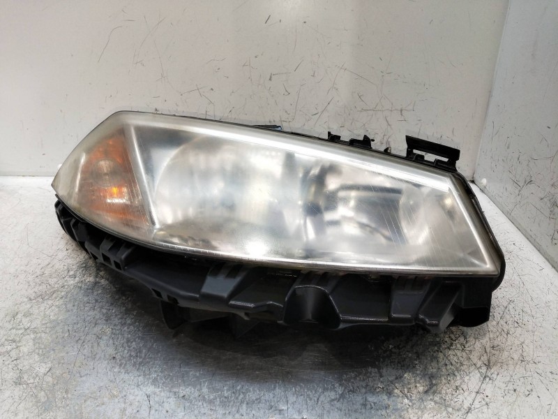 Recambio de faro derecho para renault megane ii berlina 3p 1.5 dci diesel referencia OEM IAM 7701064017 PARA PULIR 