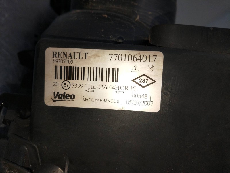 Recambio de faro derecho para renault megane ii berlina 3p 1.5 dci diesel referencia OEM IAM 7701064017 PARA PULIR 