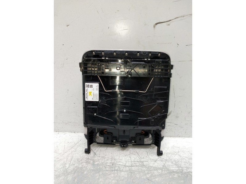 Recambio de luz interior para mercedes clase c (w206) c 220 d referencia OEM IAM A0009001638 211610058679 2117410312