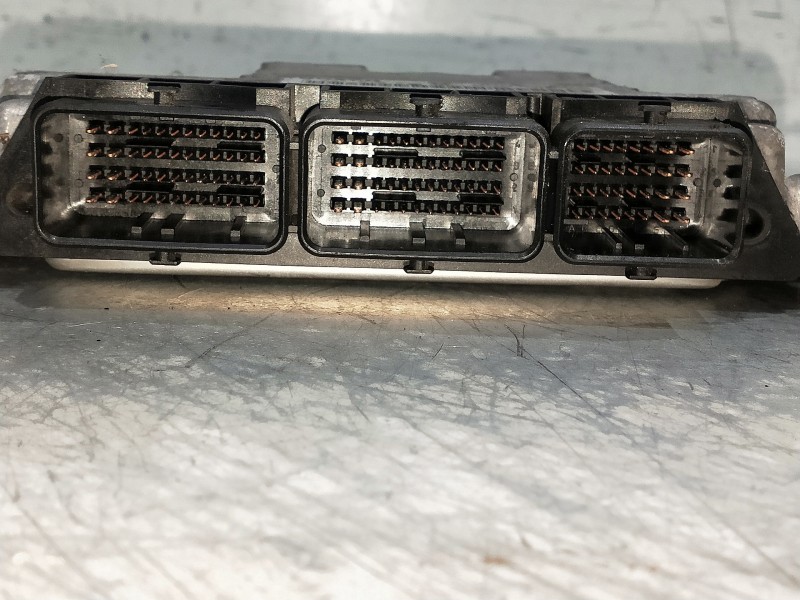 Recambio de centralita motor uce para renault megane iii berlina 5 p referencia OEM IAM 0281015676 1039S28059 237100055R